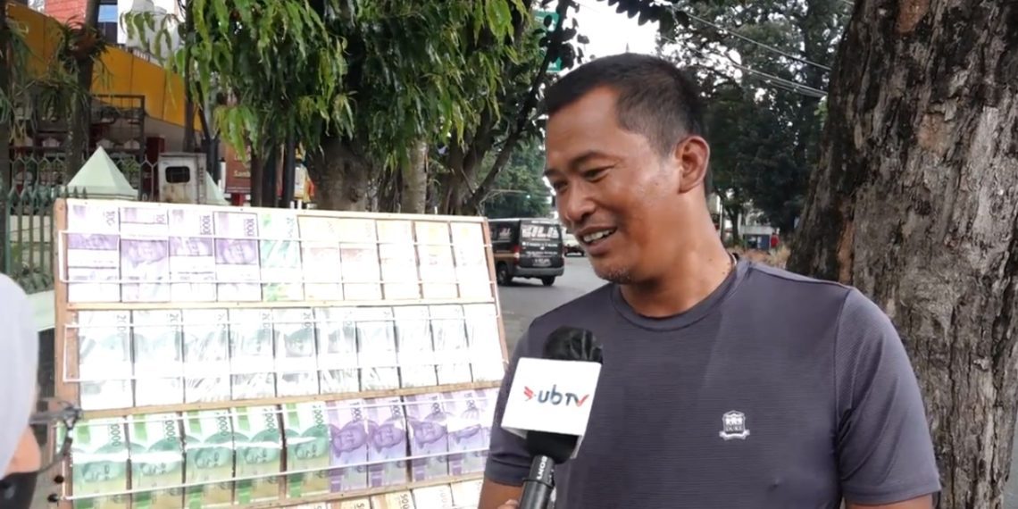 Jasa Penukaran Uang Raup Berkah Lebaran
